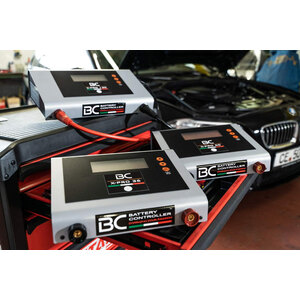 Carica batteria e stabilizzatore di tensione - BATTERY CONTROLLER