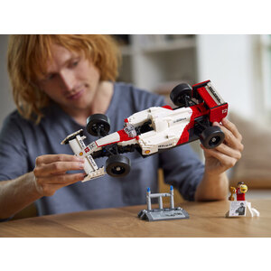 Costruzioni Lego Icons - McLaren MP4/4 e Ayrton Senna - LEGO