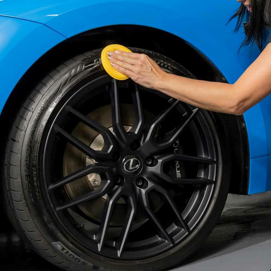 Nero Gomme Ultimate Insane Shine Tire - MEGUIARS