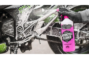 Come pulire e proteggere la tua moto con Muc Off