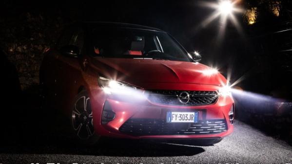 Prova fari Opel IntelliLux