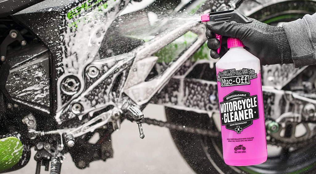 Come pulire e proteggere la tua moto con Muc Off